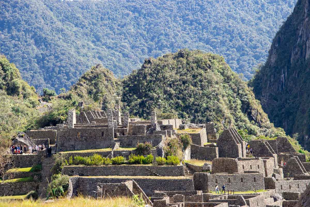 Is Machu Picchu rainy in April?