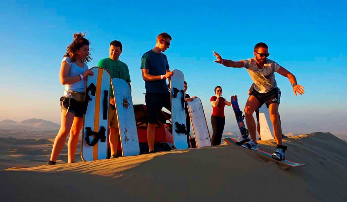 Sandboarding Peru